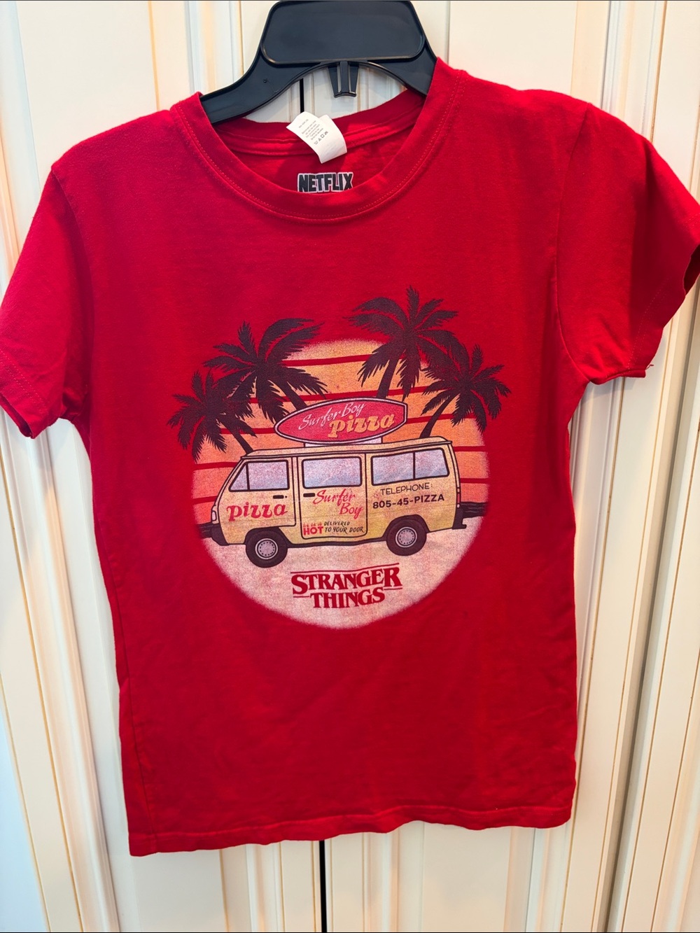 Netflix STRANGER THINGS Surfer Boy pizza Sunset Red Tshirt Tee -juniors Large